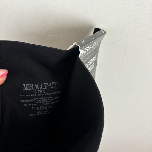 NWT Miraclesuit Black Tummy Control Athleisure Leggings Sz S - Picture 10 of 10